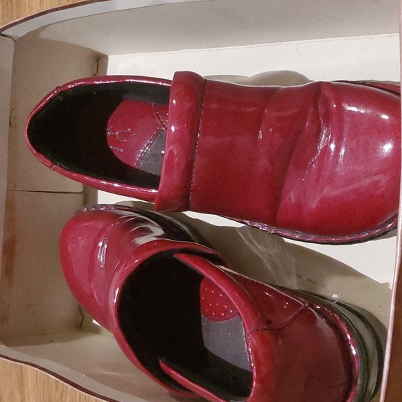 Shoes - Picture 4 of 4